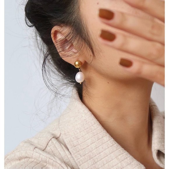 NEW 18K Gold Plated Freshwater Pearl Drop Earrings - Picture 2 of 10